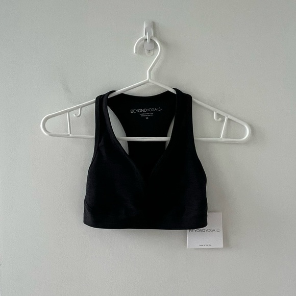 Beyond Yoga
Spacedye Lift Your Spirits Bra - Darkest Night - Picture 9 of 12